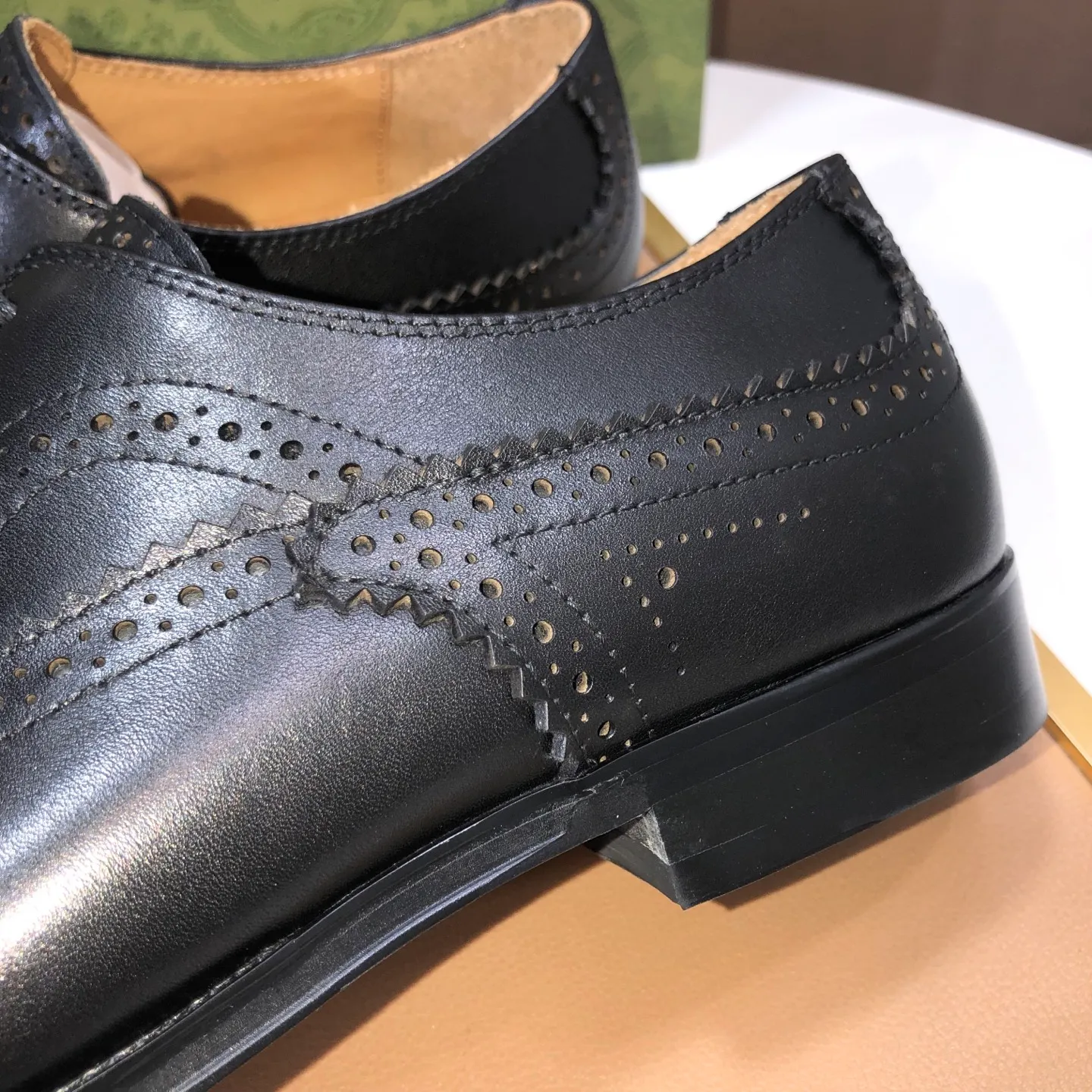 Men's shoes 💰660💰 Brand: GUCCI (Gucci) Standard code: Men's size 38/44 (45/46 can be customized) Grade: Same as the official website Original quality Material: Original cowhide Water-dyed cowhide lining Original rubber outsole Style category: Men's fashionable casual leather shoes Distinguished big-name luxury elements top luxury Color: Actual picture